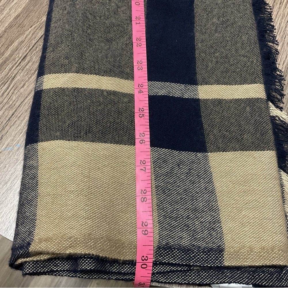 Banana Republic Wrap Shawl Scarf Navy Plaid Wool Blend Adult One Size NWT - Picture 7 of 8